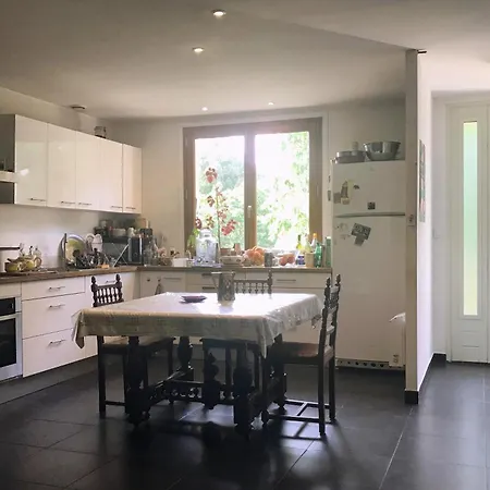 Privee Dans Maison En Garrigue Habitación en casa particular *